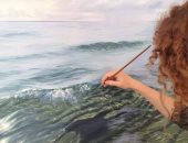 وكأنها حقيقية.. فنانة تبدع فى رسم المياه والبحار فى لوحات فنية بديعة