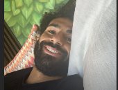محمد صلاح يرفع شعار "اضحك الصورة تطلع حلوة" قبل بداية الدورى الإنجليزى