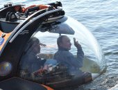 بوتين يضع لافتة على حطام غواصة غارقة فى الحرب العالمية الثانية.. فيديو وصور