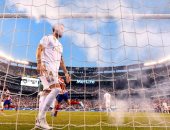 جماهير ريال مدريد تهاجم الإدارة واللاعبين وزيدان بعد فضيحة أتلتيكو 