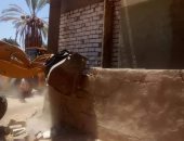 إزالة تعديات على أراضى أملاك الدولة بمركز الفتح بأسيوط