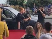 الإنسانية تنتصر.. اعرف شرطة بريطانيا عملت ايه لتنقذ كلب محبوس