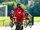 حديث مع كلوب والدراجة.. شاهد ظهور محمد صلاح الأول فى مران ليفربول