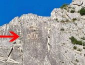 نقش موسولينى يظهر على منحدر جبل فى إيطاليا وخلافات حول إزالته.. اعرف القصة