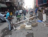 صور.. حملات مكبرة وغرامات فورية لإزالة إشغالات الطريق شرق الإسكندرية