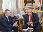 رئيس جامعة القاهرة يلتقى سفير أرمينيا لبحث سبل التعاون الأكاديمى 