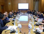 العصار يتابع مع مسئولى شركة "فوتون" الصينية مشروع تصنيع أتوبيسات كهربائية