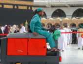 السعودية تخصص 4 آلاف عامل لتنظيف ساحات المسجد الحرام