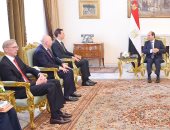 السيسى يلتقى مستشار ترامب بحضور شكرى وعباس كامل.. ويؤكد : ندعم جهود التوصل لحل عادل وشامل للقضية الفلسطينية و"كوشنر":مصر تقوم بدور مهم لتعزيز الاستقرار والسلام ومكافحة الإرهاب بالمنطقة