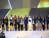 الرئيس يكرم النماذج الرائعة ومنتخب اليد فى ختام المؤتمر الوطنى للشباب