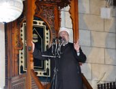 متى آخر مرة حضرت خطبة الجمعة من أولها؟.. مصلون يشكون تعمد الخطباء إطالة زمن الخطبة.. ويؤكدون: نلتزم منازلنا حتى إقامة الصلاة.. وزير الأوقاف يخطب الجمعة فى 23 دقيقة وخطباء يرتجلون ساعة إلا ربع