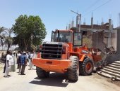 صور.. إزالة تعديات على 22  فدان أملاك الدولة ببياضية الأقصر 