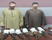 ضبط شخصين بحوزتهم أسلحة وذخائر نارية بعد مشاجرة بين عائلتين بقنا