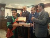 "10 آلاف جنيه ولاب توب وتابلت" هدية محافظ الجيزة لأوائل الثانوية العامة