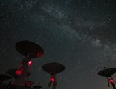 النجوم تضيء سماء صحراء كوبوتشى فى منغوليا