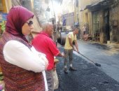 صور.. رئيس حى جمرك الإسكندرية تتفقد أعمال الرصف بنطاق الحى