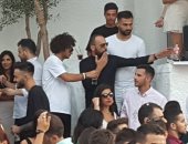 الإعلام اليونانى ينشر فيديو لـ عمرو وردة فى حفل مع أصدقائه