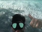 بايع نفسه.. مغامر أمريكى يسبح مع تمساح ضخم فى فلوريدا.. فيديو