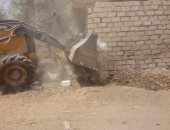 طرح لحوم بأسعار مخفضة وتنفيذ 34 إزالة لحالات تعد على أملاك الرى بأسيوط