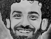 محمود يحول أحلامه إلى رسومات بالرصاص والفحم ونجمه المفضل محمد صلاح 