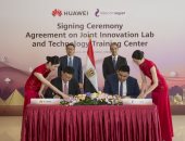 وزير الاتصالات يشهد توقيع اتفاقية تعاون بين المصرية للاتصالات وهواوى العالمية