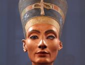 صحيفة إيطالية تبرز عرض تمثال نفرتيتى وبرديات مصرية بمتحف برلين الجديد