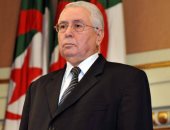 الرئيس الجزائرى لمواطنيه : الجيش الوطني رافق الشعب وحمى الشباب