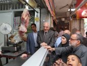 محافظ الجيزة يتفقد منافذ بيع اللحوم والمجمعات الاستهلاكية ويوجه بتكثيف الحملات