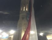 احتفالا بالعيد ..رفع علم مصر ووضع "بالونات" أعلى مسجد ببنى سويف (صور)