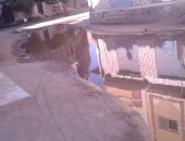 قارئ يشكو من غرق شوارع قرية بانوب بمياه الصرف: تحولت إلى برك لنشر الأمراض