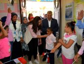 صور.. نائب محافظ البحيرة تشارك الأطفال الأيتام وذوى الاحتياجات فرحتهم بالعيد