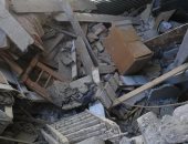 صور.. "تضامن الإسكندرية" تصرف إعانات مالية لأسر عقار "الجمرك" المنهار