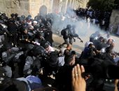 اشتباكات فى المسجد الأقصى وإصابة عشرات المصلين بالاختناق