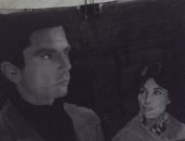 قارئة تشارك برسومات باستخدام القلم الرصاص والفحم