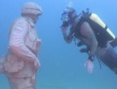 شاهد.. افتتاح أول نصب تذكارى لقدامى المحاربين الأمريكيين تحت الماء
