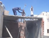 صور.. التحفظ على مواد بناء بحملة للإزالة شرق الإسكندرية