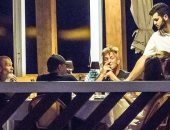 وجبة عشاء تجمع ليوناردو وكاميلا وشون بن وليلي جورج فى إيطاليا