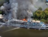 شاهد.. اندلاع حريق ضخم فى سفينة سياحية بروسيا دون وقوع إصابات