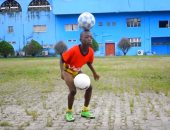 فيديو.. ميسى الصغير يستعرض مهاراته فى نيجيريا