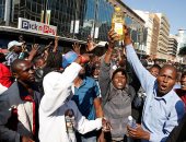 صور وفيديو.. الشرطة تطلق الغاز المسيل للدموع على متظاهرين ضد حكومة زيمبابوى