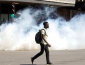 الشرطة تطلق الغاز المسيل للدموع على متظاهرين ضد حكومة زيمبابوى