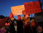 صور.. آلاف النساء يتظاهرن فى المكسيك احتجاجا على اغتصاب الشرطة