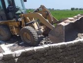 صور.. إزالة 107 حالات تعدى على الأراضى الزراعية وأملاك الدولة بالبحيرة