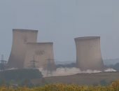 لحظة تفجير أبراج لتوليد الكهرباء وقطع التيار عن 40 ألف مبنى فى بريطانيا