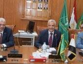 رئيس جامعة المنوفية يجتمع بعمداء الكليات استعداد للعام الدراسى الجديد