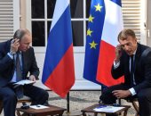 الرئيسان الروسى والفرنسى يعقدان جسلة مباحثات فى "حصن بريجانسون" بفرنسا
