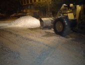 صور.. إصلاح هبوط أرضى وسط الإسكندرية ورفع كفاءة الإنارة بالمنتزة