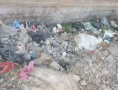 شكوى من تراكم القمامة فى شارع محمود عزب بمسطرد
