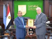 رئيس جامعة الإسكندرية يستقبل سفير تنزانيا لبحث التعاون المشترك