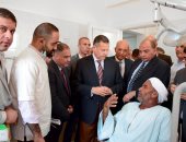 رئيس جامعة بنى سويف والمحافظ يتفقدان القافلة الطبية بقرية أبو صالح